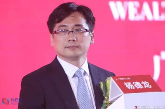這些投資大佬都是當(dāng)年高考狀元 王亞偉可能正在考試
